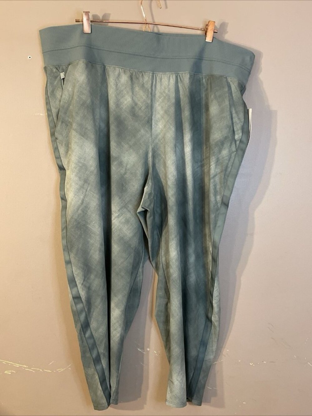 NWT Athleta Nolita Slim Tapered Crop Pant Sage Green Breathable Stretch Sz 24